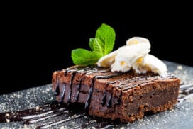 Най-лесната рецепта за хипер вкусен шоколадов десерт без захар, брашно и бакпулвер!