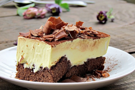 Кремообразен, лесен, бързо направен- един десерт с много шоколад! Няма как да не го приготвите!
