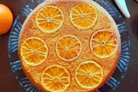 Ако търсите десерт, който е лесен за приготвяне, мек и вкусен, то опитайте този ЧУДЕСЕН СЛАДКИШ с портокали!