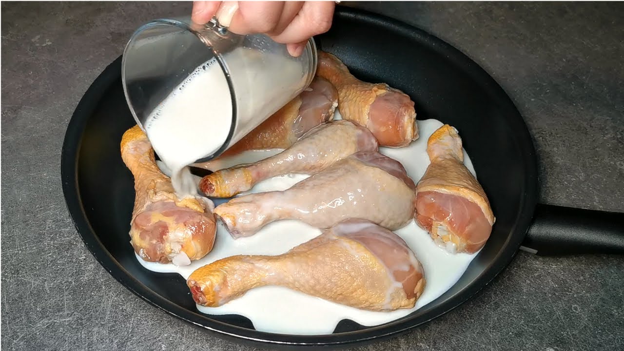 Курицам можно молоко. Курица в молоке на сковороде. Курица налитая яйцами. Готовность голени курицы. Курица в молоке в духовке.
