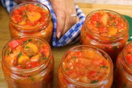 ЛОВДЖИЙСКА САЛАТА: апетитна комбинация от свежи чушки и домати за зимата